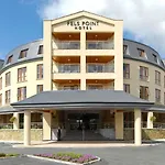 The Rose Hotel Trá Lí