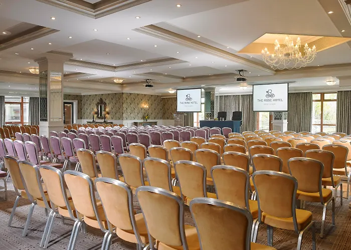 Отель The Rose Трали