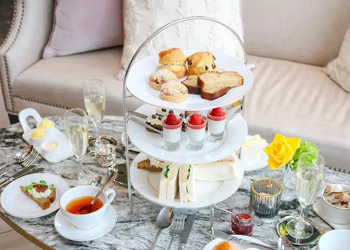 Отель The Rose Трали